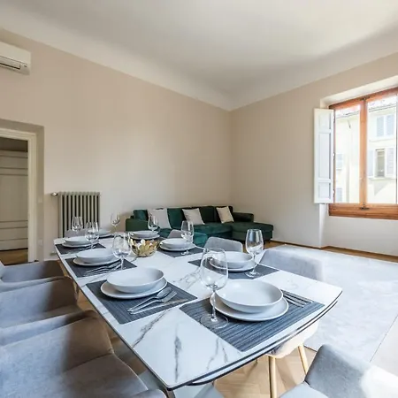 5 Min Duomo Magnificent Apartment